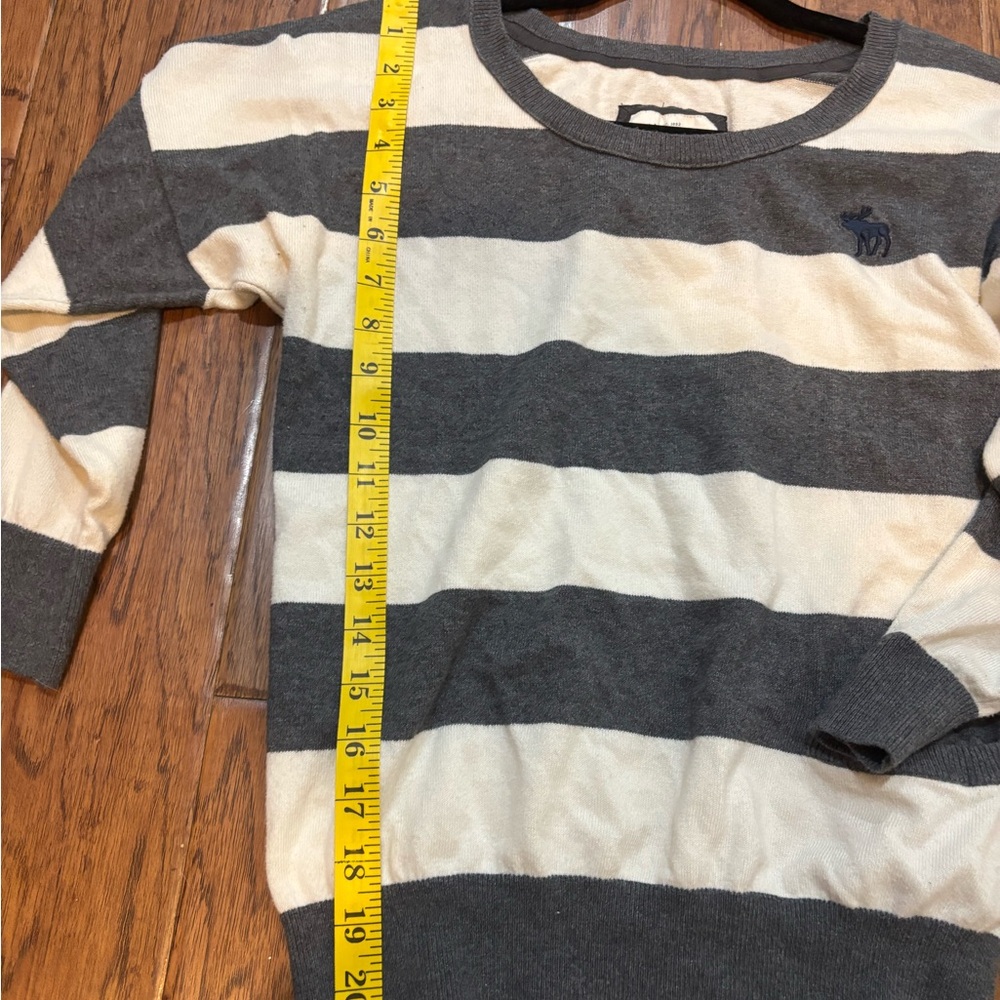 Abercrombie & Fitch Gray & Cream Striped Sweater Women’s Medium - Picture 8 of 10